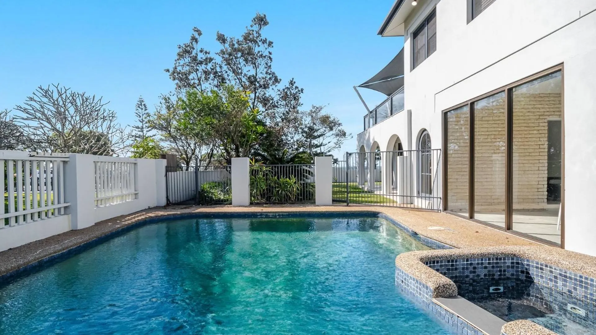Beach Front Beach Break 2 Byron Bay Apartment