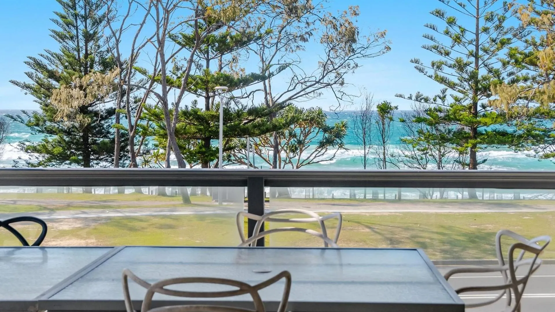 Beach Front Beach Break 2 Byron Bay